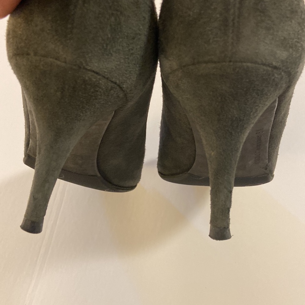 DKNY Gray Suede Leather Zipper Accent Heels 9.5 - Picture 4 of 7
